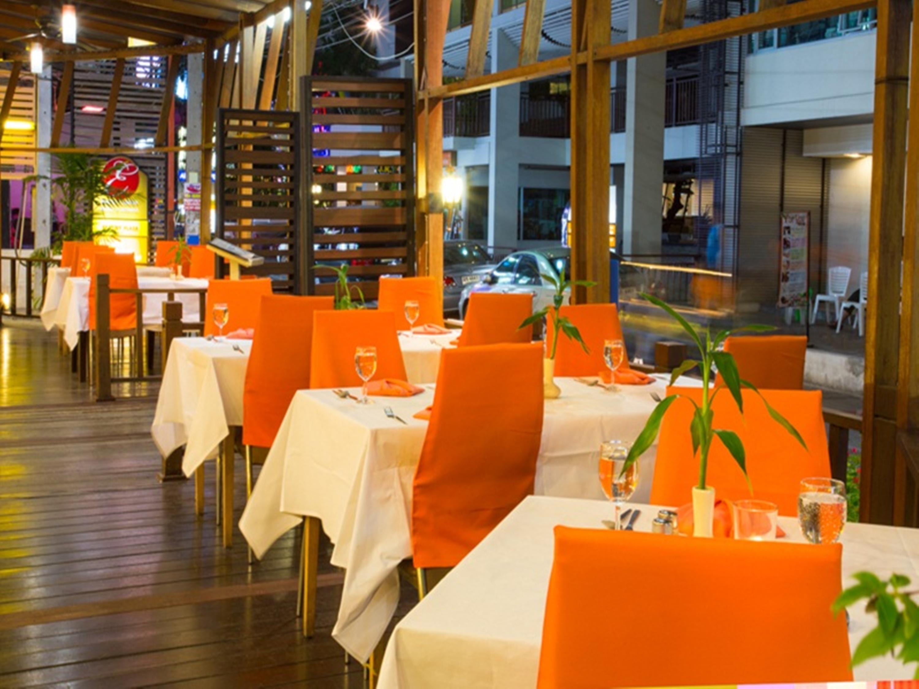 Eastiny Plaza Hotel Паттая Екстер'єр фото