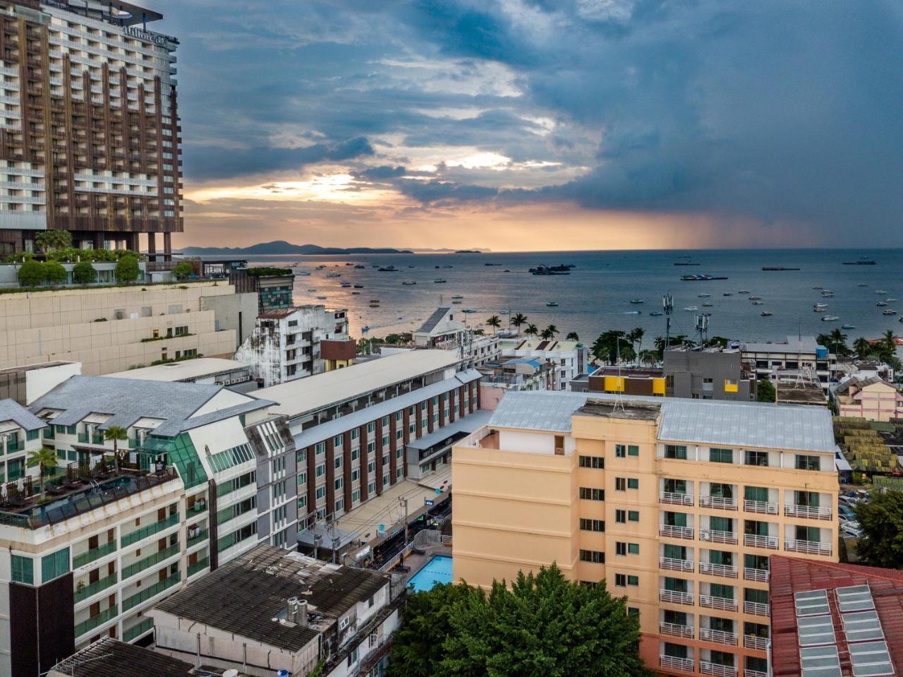 Eastiny Plaza Hotel Паттая Екстер'єр фото