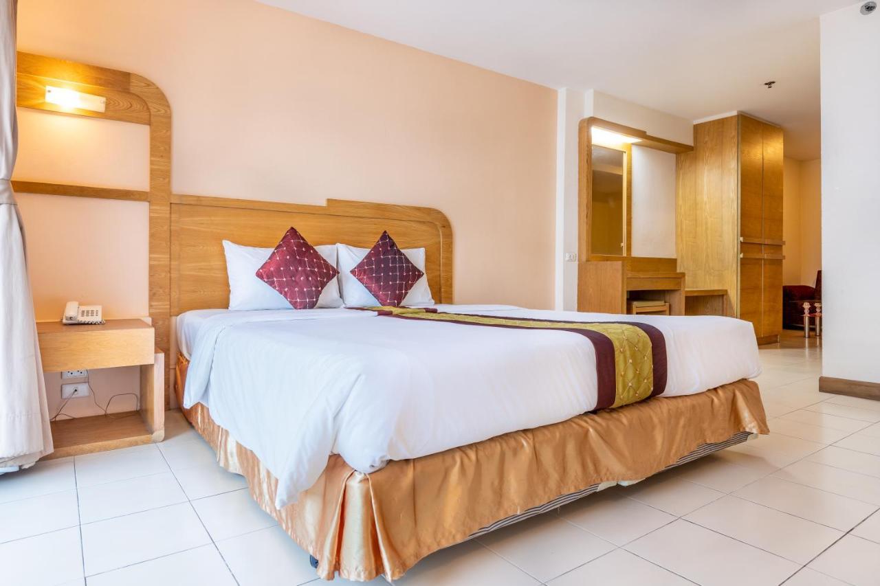 Eastiny Plaza Hotel Паттая Екстер'єр фото