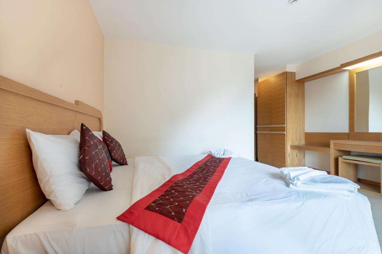Eastiny Plaza Hotel Паттая Екстер'єр фото